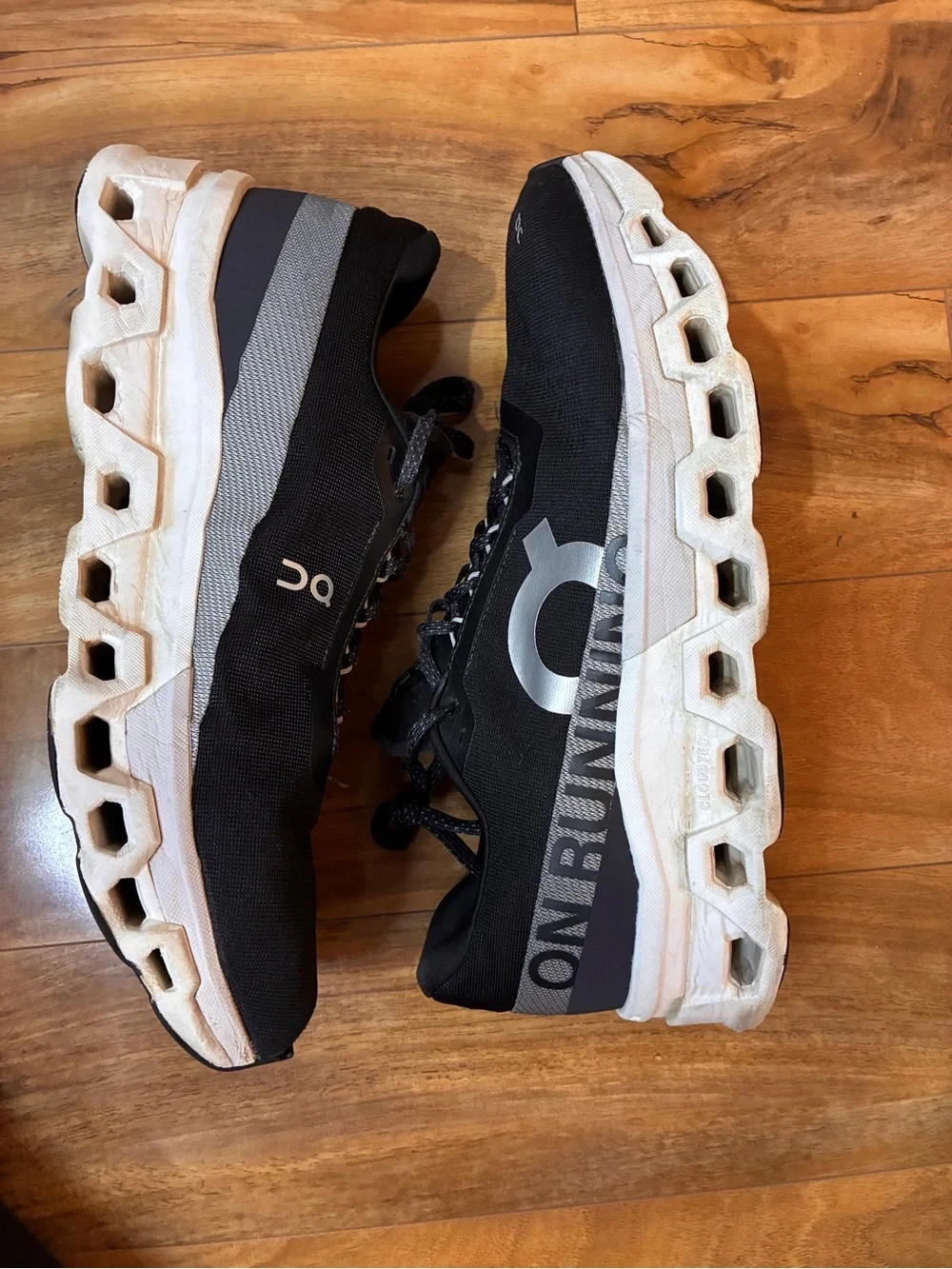On Cloud Men’s Cloudmonster Athletic Running Shoe Black/White- size 13